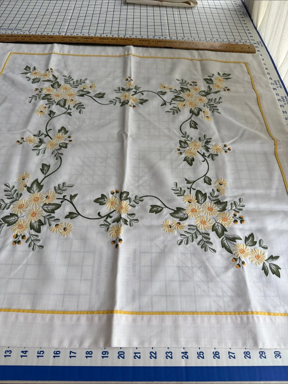 Embroidered Daisy Tablecloth 33” Square Linen Look Yellow Green Floral